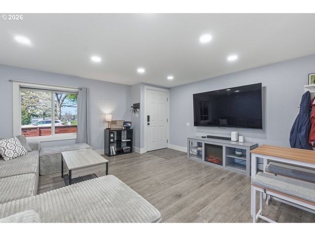 622 Se 111TH Ave, Portland, OR 97216