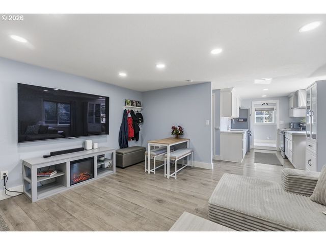 622 Se 111TH Ave, Portland, OR 97216