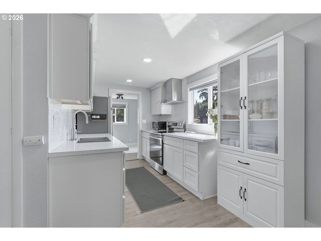 622 Se 111TH Ave, Portland, OR 97216