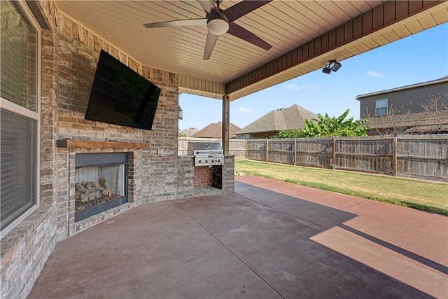 2302 SW Cadwell Avenue, Bentonville, AR 72713