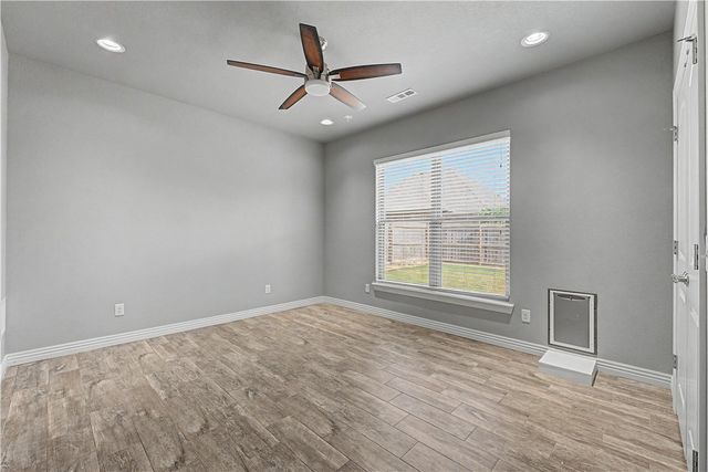 2302 SW Cadwell Avenue, Bentonville, AR 72713
