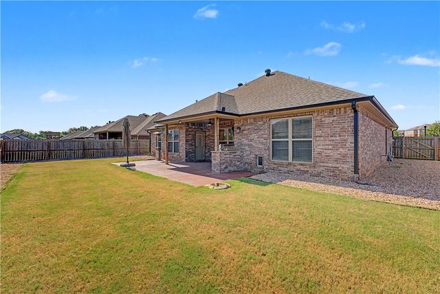 2302 SW Cadwell Avenue, Bentonville, AR 72713