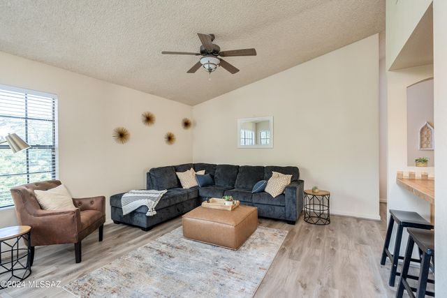 6441 N Tierra de las Catalinas Apt 52, Tucson, AZ 85718