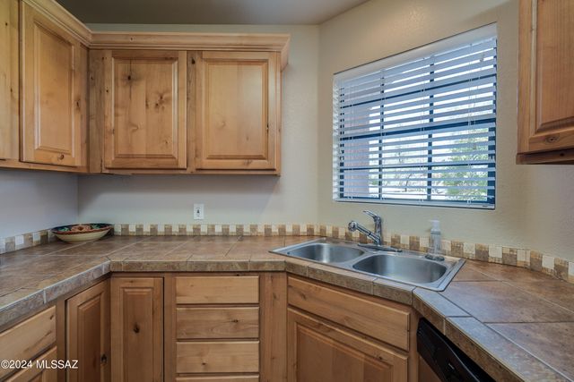 6441 N Tierra de las Catalinas Apt 52, Tucson, AZ 85718