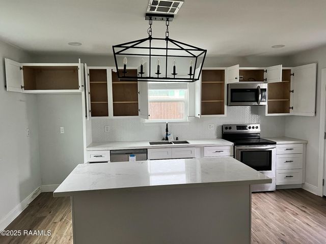 2428 Pecan Drive, Chalmette, LA 70043