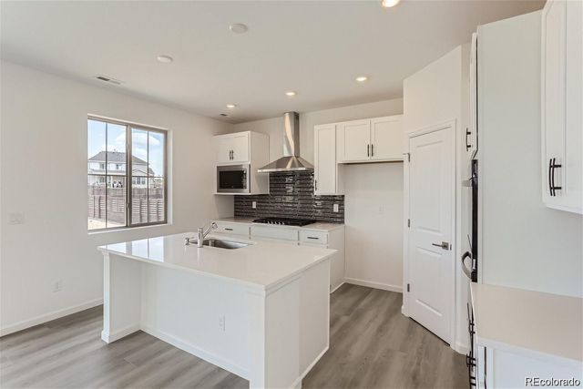 170 S Vandriver Way, Aurora, CO 80018