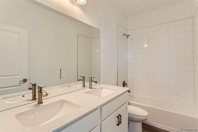 170 S Vandriver Way, Aurora, CO 80018