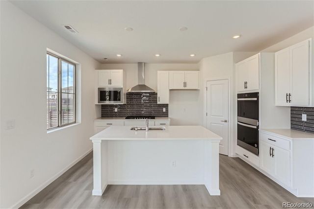 170 S Vandriver Way, Aurora, CO 80018