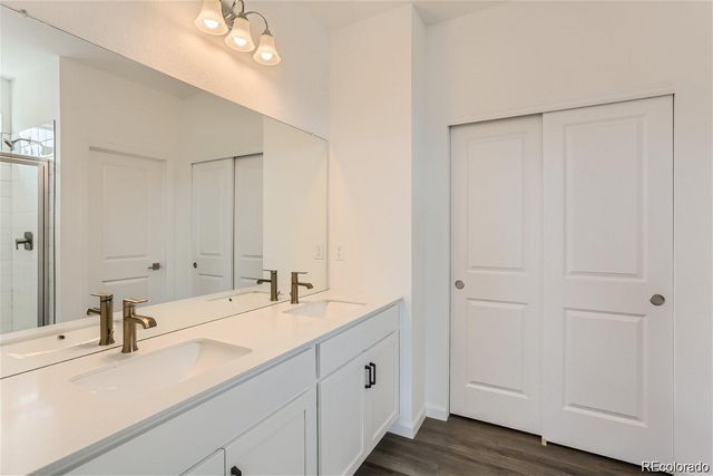 170 S Vandriver Way, Aurora, CO 80018