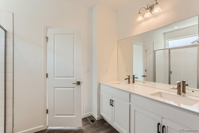 170 S Vandriver Way, Aurora, CO 80018