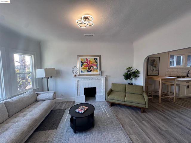 878 Athens Ave, Oakland, CA 94607