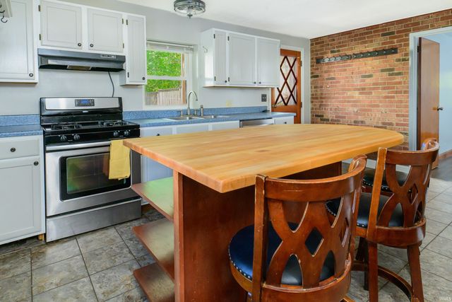 802 W Country Club, Bloomington, IN 47403