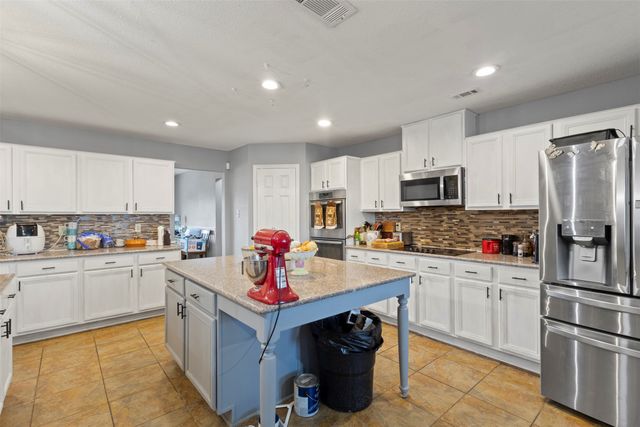 5215 Ganzer Road W, Krum, TX 76249