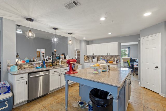 5215 Ganzer Road W, Krum, TX 76249