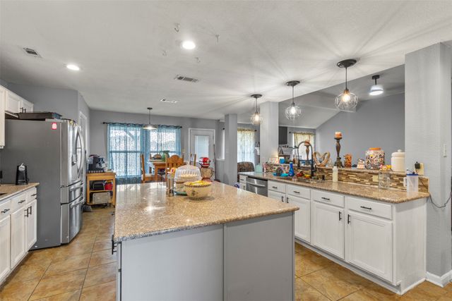 5215 Ganzer Road W, Krum, TX 76249