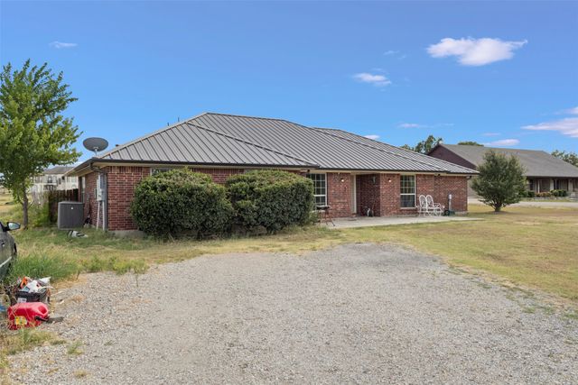 5215 Ganzer Road W, Krum, TX 76249