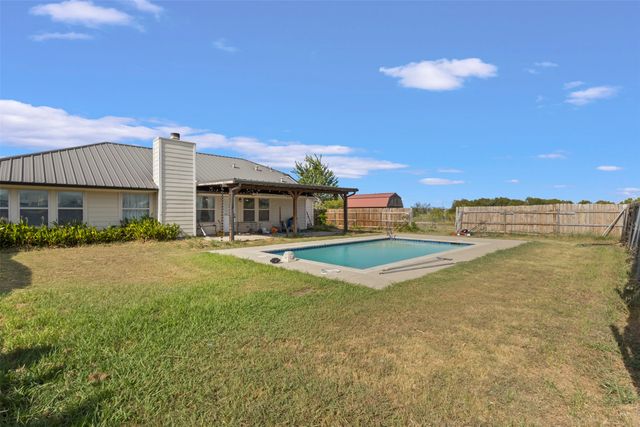 5215 Ganzer Road W, Krum, TX 76249