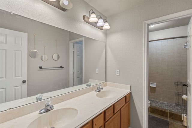 5215 Ganzer Road W, Krum, TX 76249