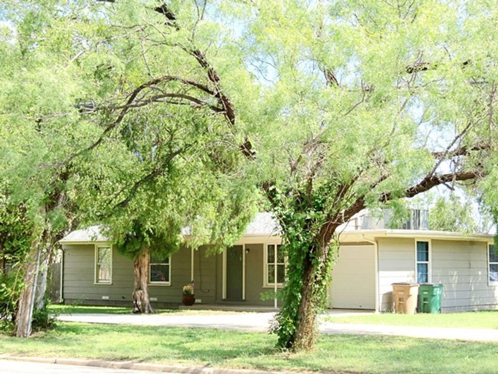 Image 1 of property listing at 1530 Christoval Road, San Angelo, TX 76903