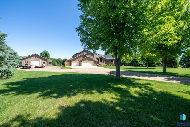 47908 Oak Ridge Pl Place, Harrisburg, SD 57032
