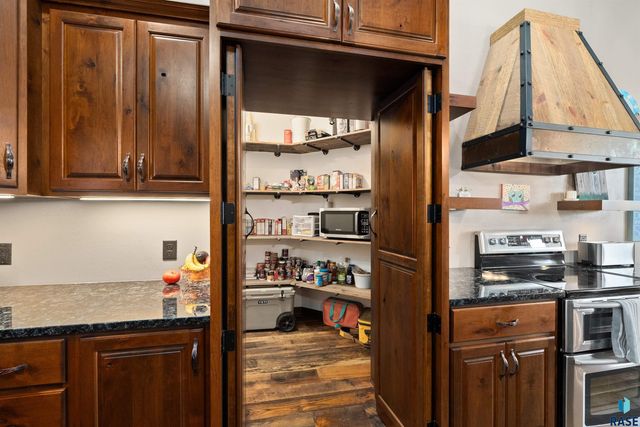 47908 Oak Ridge Pl Place, Harrisburg, SD 57032