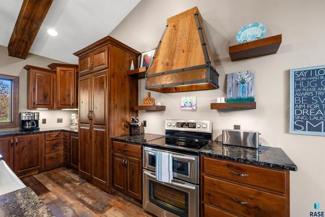 47908 Oak Ridge Pl Place, Harrisburg, SD 57032