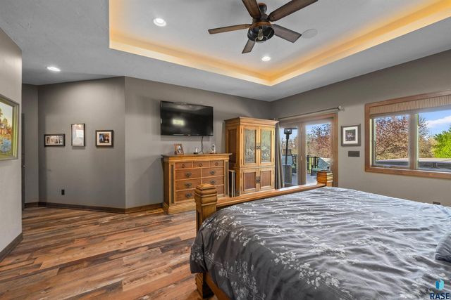 47908 Oak Ridge Pl Place, Harrisburg, SD 57032