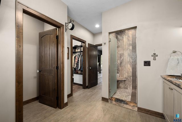 47908 Oak Ridge Pl Place, Harrisburg, SD 57032