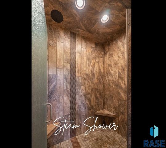 47908 Oak Ridge Pl Place, Harrisburg, SD 57032