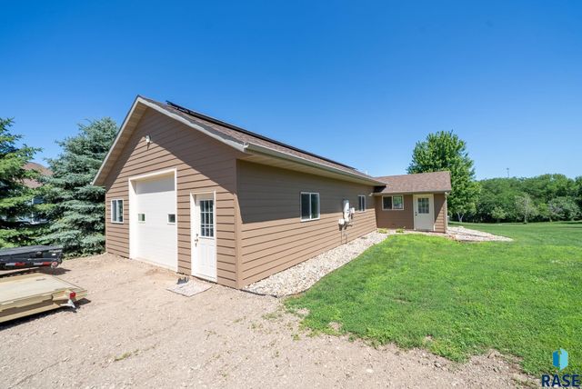 47908 Oak Ridge Pl Place, Harrisburg, SD 57032