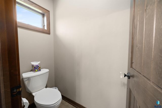 47908 Oak Ridge Pl Place, Harrisburg, SD 57032