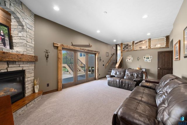 47908 Oak Ridge Pl Place, Harrisburg, SD 57032