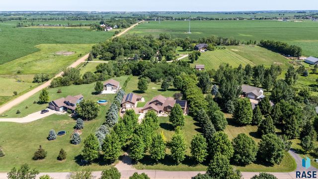 47908 Oak Ridge Pl Place, Harrisburg, SD 57032