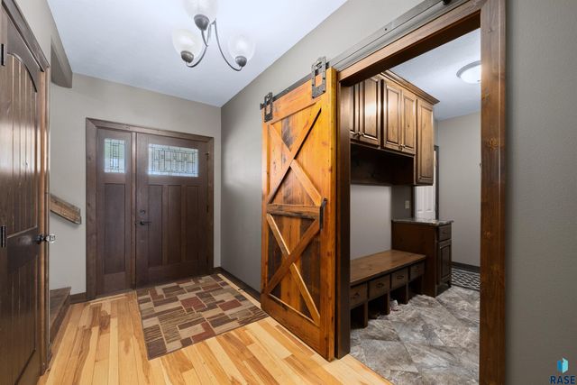 47908 Oak Ridge Pl Place, Harrisburg, SD 57032