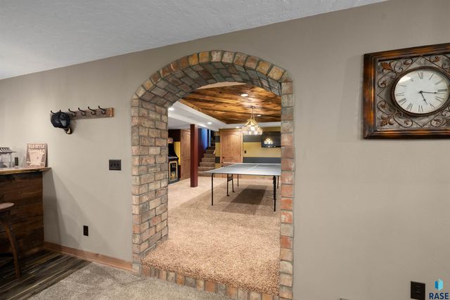 47908 Oak Ridge Pl Place, Harrisburg, SD 57032