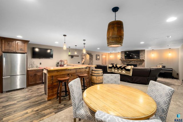 47908 Oak Ridge Pl Place, Harrisburg, SD 57032