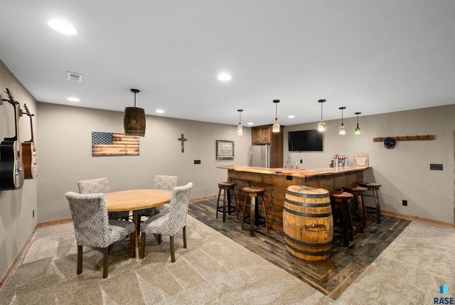47908 Oak Ridge Pl Place, Harrisburg, SD 57032