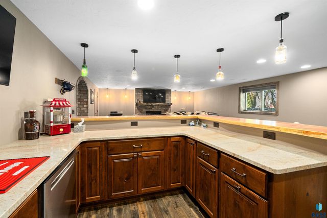 47908 Oak Ridge Pl Place, Harrisburg, SD 57032