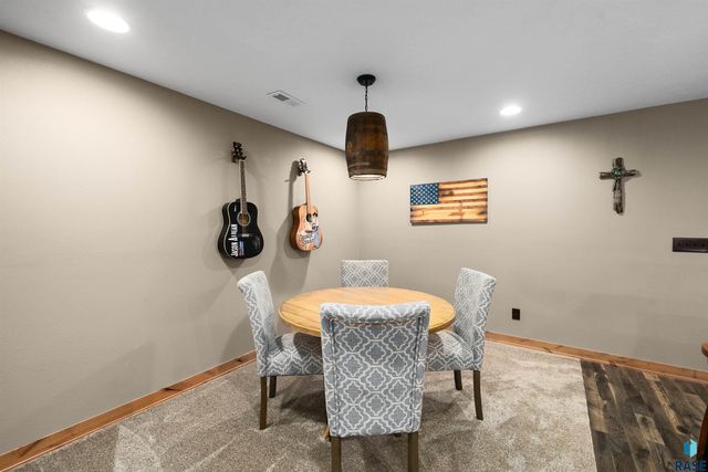 47908 Oak Ridge Pl Place, Harrisburg, SD 57032