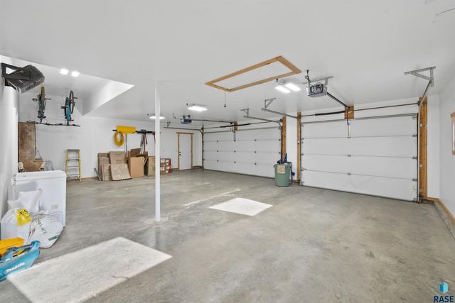 47908 Oak Ridge Pl Place, Harrisburg, SD 57032