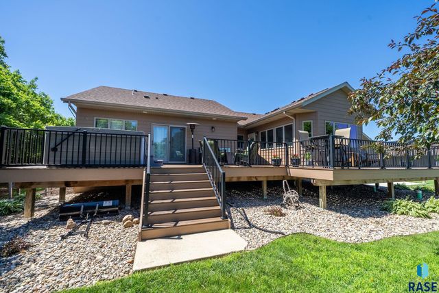 47908 Oak Ridge Pl Place, Harrisburg, SD 57032