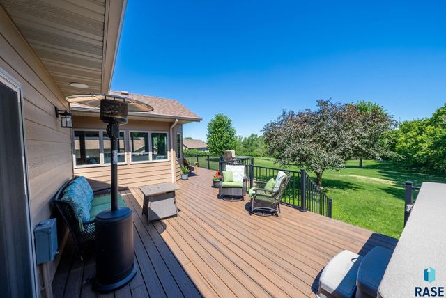 47908 Oak Ridge Pl Place, Harrisburg, SD 57032