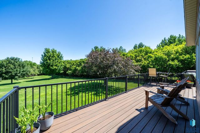 47908 Oak Ridge Pl Place, Harrisburg, SD 57032