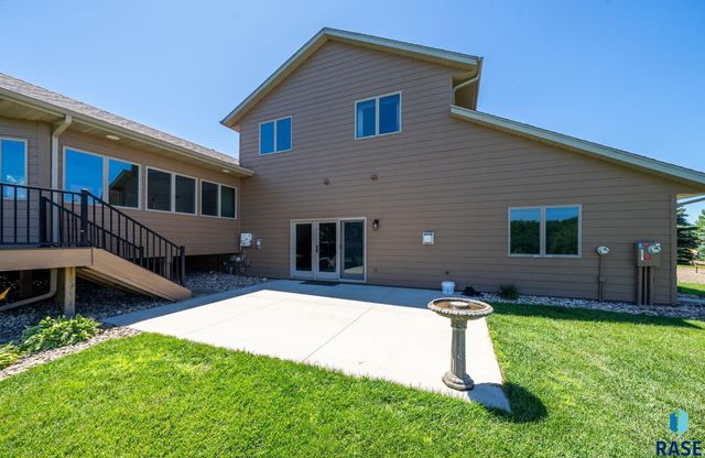 47908 Oak Ridge Pl Place, Harrisburg, SD 57032