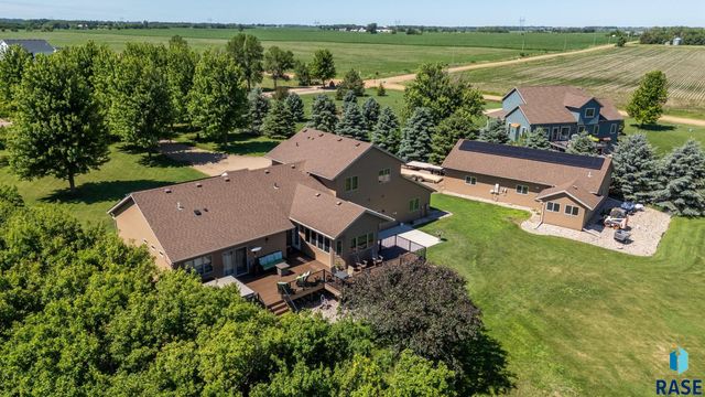 47908 Oak Ridge Pl Place, Harrisburg, SD 57032