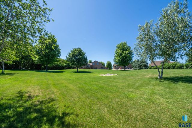 47908 Oak Ridge Pl Place, Harrisburg, SD 57032