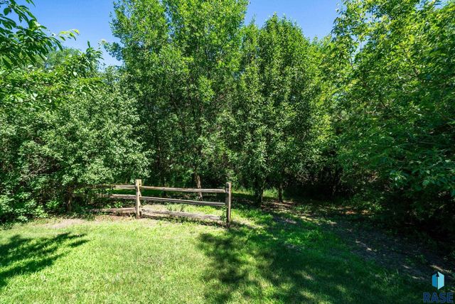 47908 Oak Ridge Pl Place, Harrisburg, SD 57032