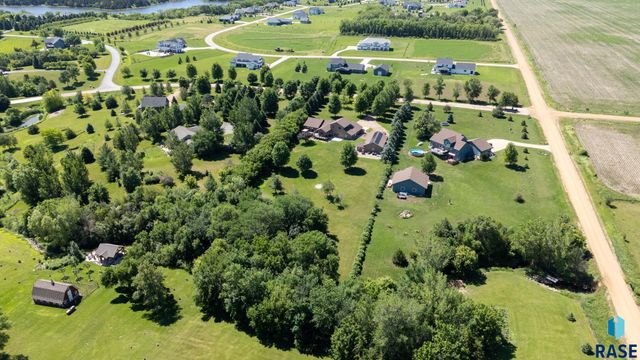 47908 Oak Ridge Pl Place, Harrisburg, SD 57032