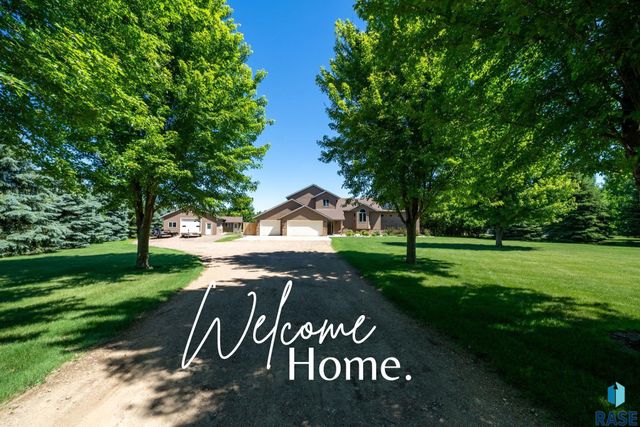 47908 Oak Ridge Pl Place, Harrisburg, SD 57032