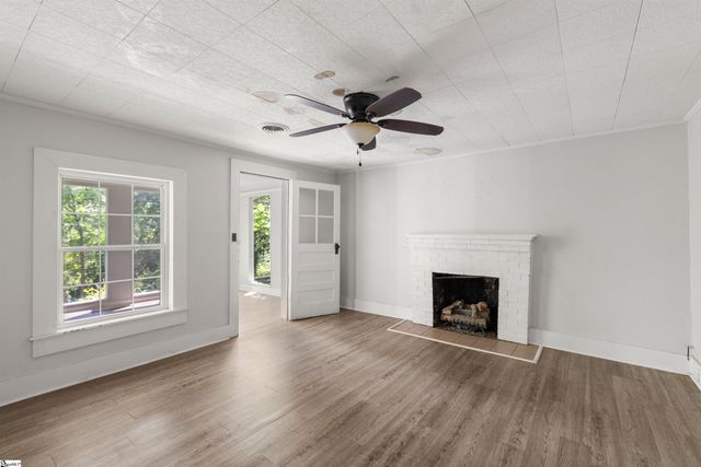 262 Rutledge Lake Road, Greenville, SC 29617